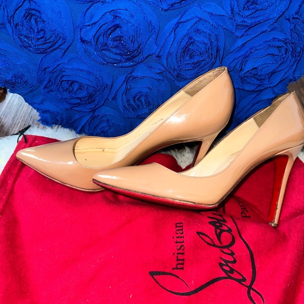 Nude Christian Loubs Size 38 1/2  Beige Patent Leather Pigalle Pointed Toe Pump